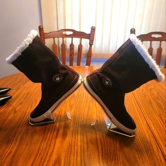 Converse Andover white fur lined boots. - Picture 1 of 8